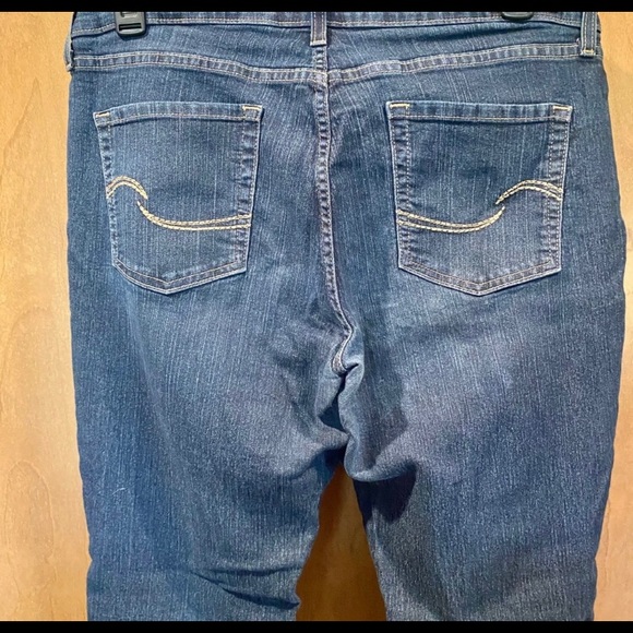 16 Long Levi’s Classic boot cut Jeans Medium wash - Picture 5 of 10